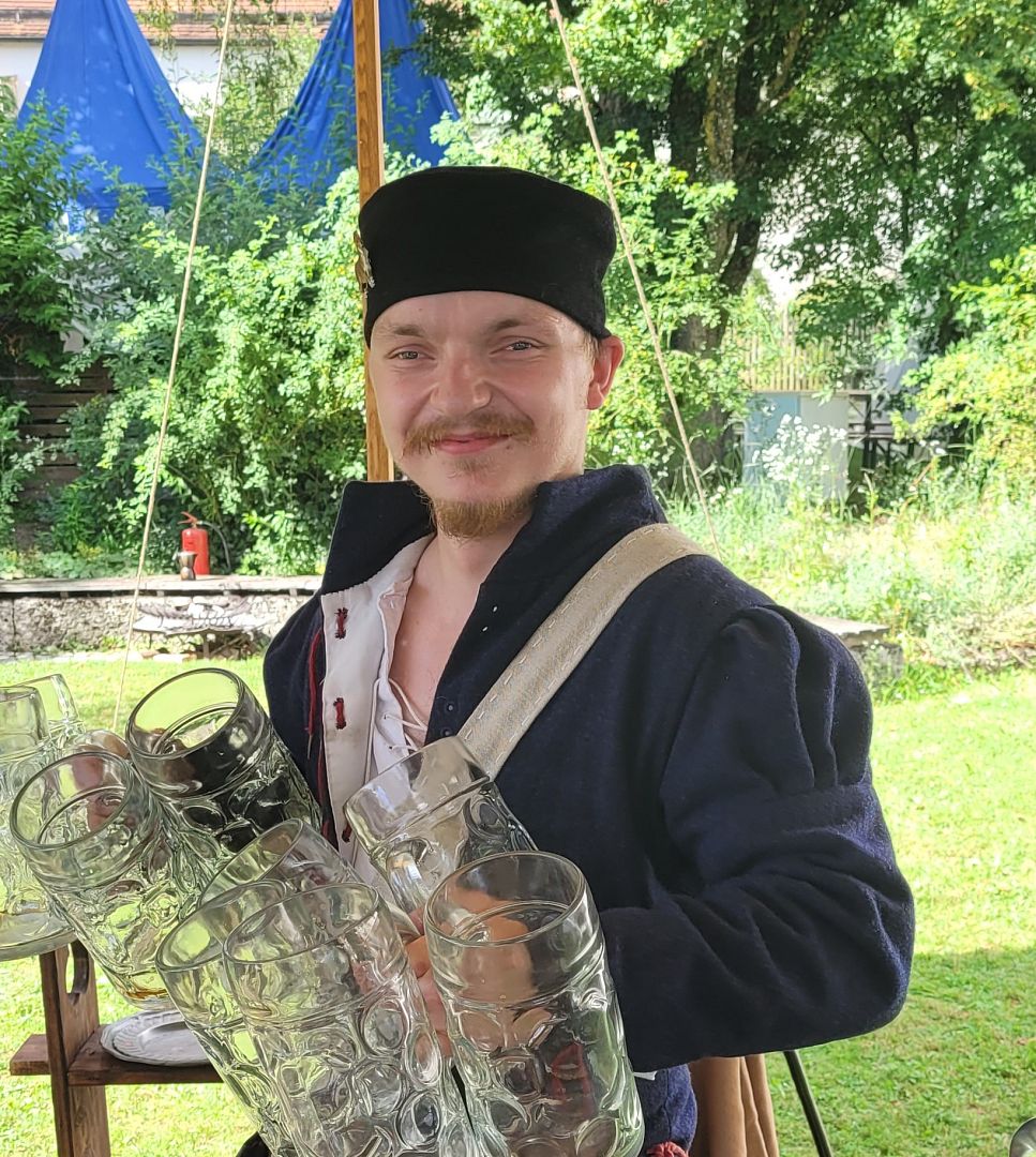 Slon
<span>Organizace akcí, účetní, šerm</span>