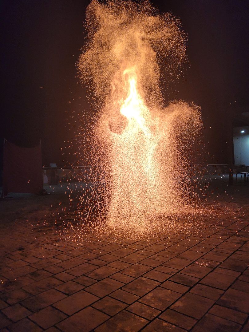 Ohnivá show na oslavě párových 100. narozenin v Brně