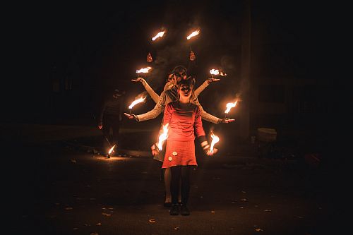 Ohňová show na Krajinářském pasování 2023 v Brně